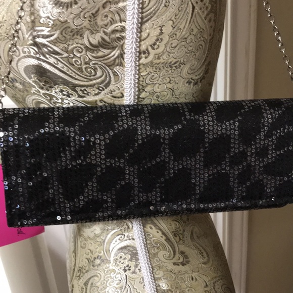 Betsey Johnson Sequin Leo silver clutch with silver tone strap. NWT - Picture 6 of 10